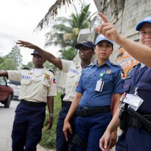 Police des nations unies en patrouille