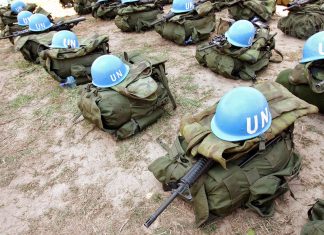 De présumés “criminels de guerre” sri-lankais déployés comme casques bleus en Afrique Casques bleus et uniformes