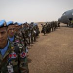 La contribution aux OP des pays d’Asie de l’Est et du Sud-Est issus de la Francophonie Soldats cambodgiens avion