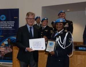 L’adjudant-chef Kinda recompensée pour son travail au Mali avec le prix de la femme police de l’année de l’ONU