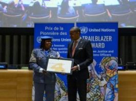 Téné Maïmouna Zoungrana, première lauréate du prix de la pionnière des Nations unies pour les femmes agents judiciaires et pénitentiaires