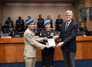La sergent-chef Renita Rismatanti a été récompensée pour son travail au sein de la MINUSCA, avec le prix de la femme police de l’année de l’ONU