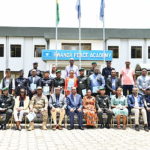 Des militaires, des policiers et des officiers civils terminent un cours de désarmement, de démobilisation et de réinsertion à l’Académie de paix du Rwanda