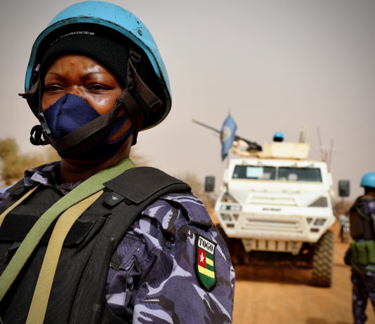 Augmenter la part des femmes en uniforme dans les OP : analyse sexospécifique des initiatives nationales de trois pays issus de la Francophonie