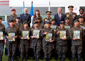 Formation du personnel en uniforme du Guatemala et du Bélize en amont de son déploiement en Haïti