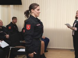 Des carabiniers moldaves sont formés au français afin d’être déployés sur les missions de paix