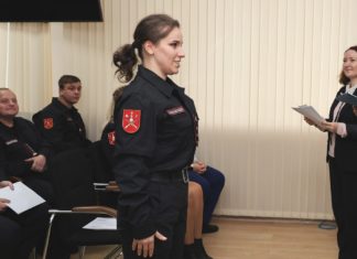 Des carabiniers moldaves sont formés au français afin d’être déployés sur les missions de paix