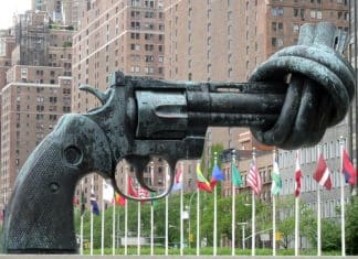 Une analyse intégrée des missions politiques spéciales et des opérations de maintien de la paix des Nations unies : similitudes et différences