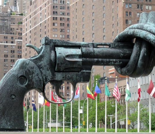Une analyse intégrée des missions politiques spéciales et des opérations de maintien de la paix des Nations unies : similitudes et différences